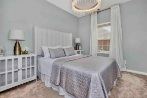 Private Suite in Upscale Neighborhood